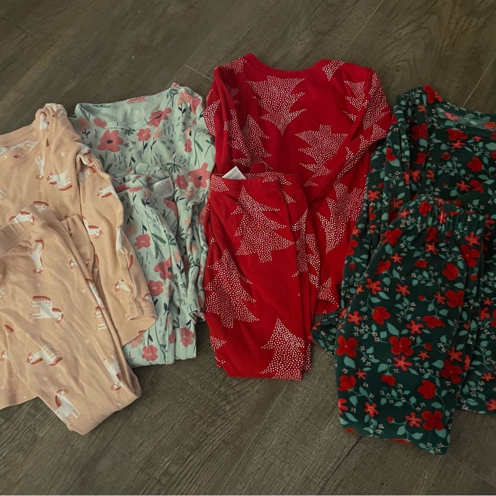 Girls 4T Long Sleeve Pajama Lot (4)
